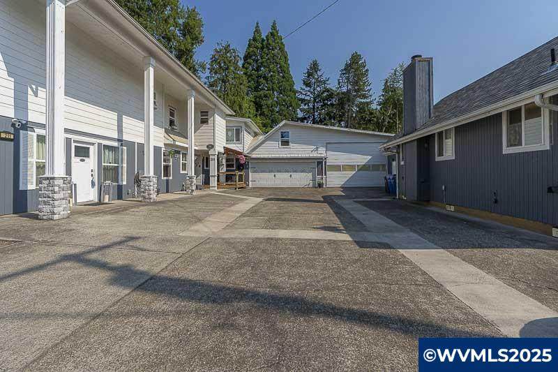211 Sunset Av - Photo 1