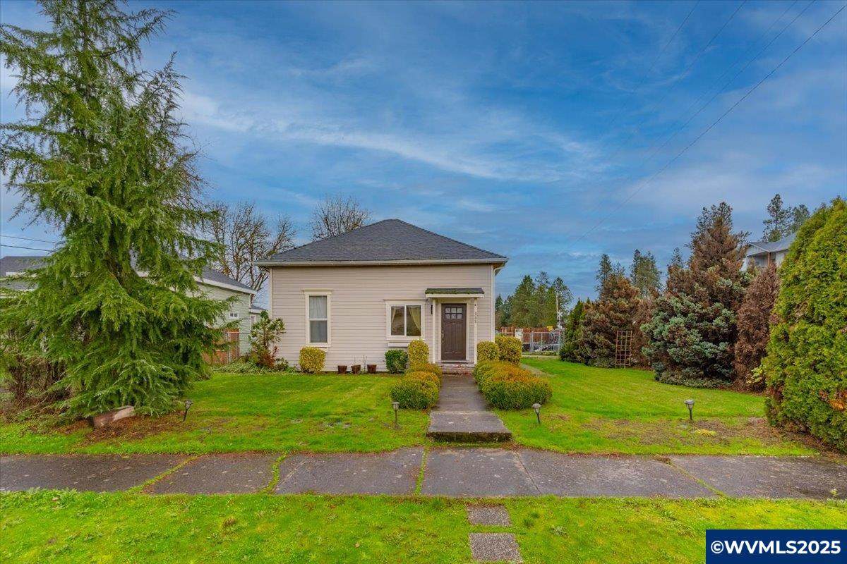 205 3rd St - Photo 1