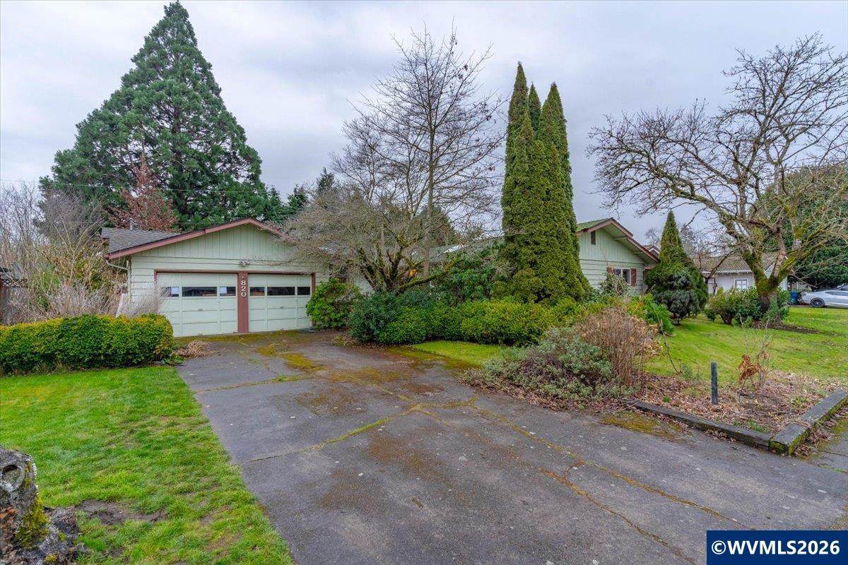 820 Ivy Wy - Photo 1