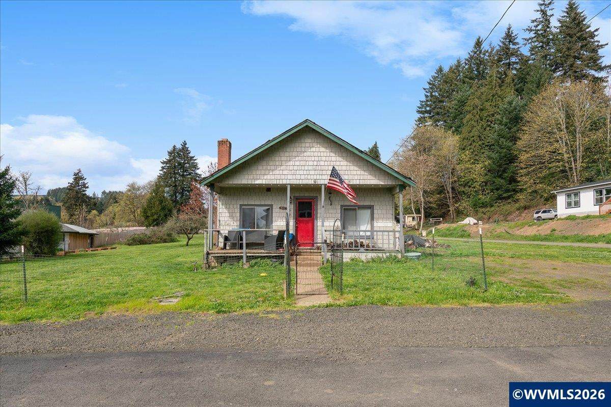 153 3rd St - Photo 1
