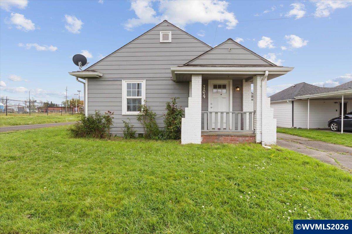 704 16th Av - Photo 1