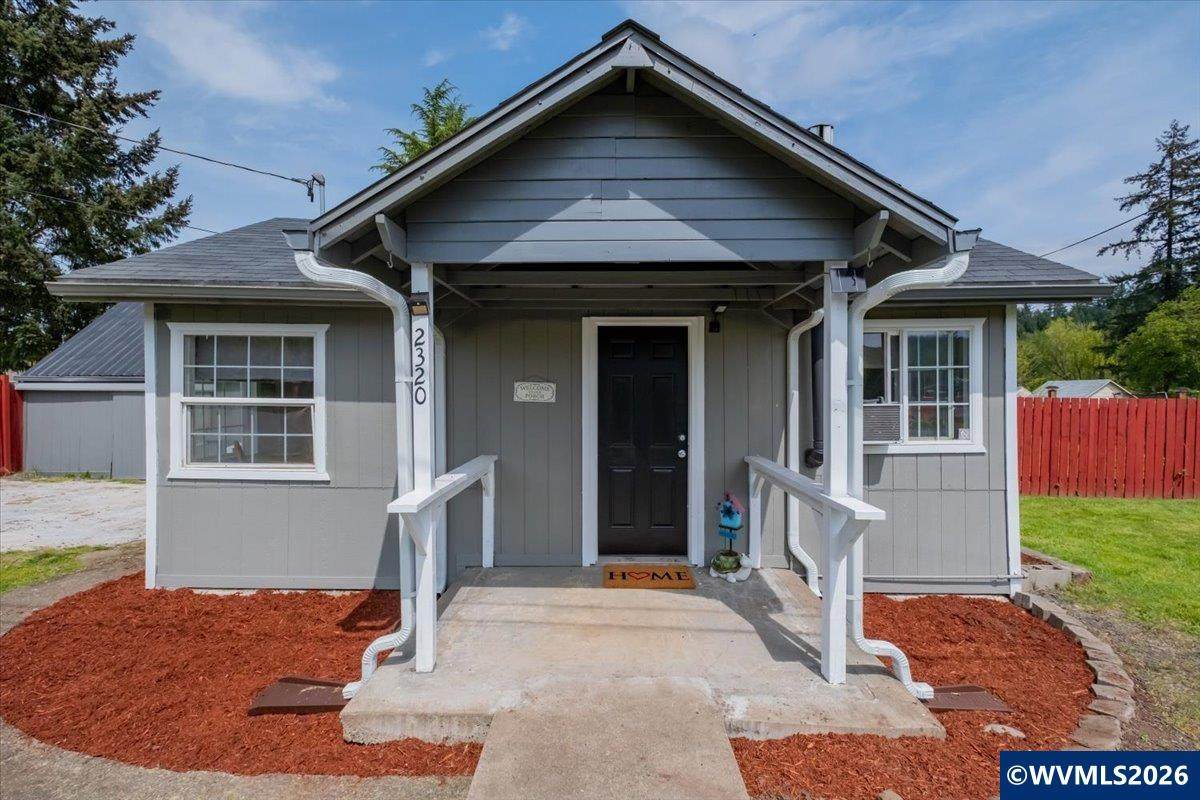 2320 Cedar St - Photo 1