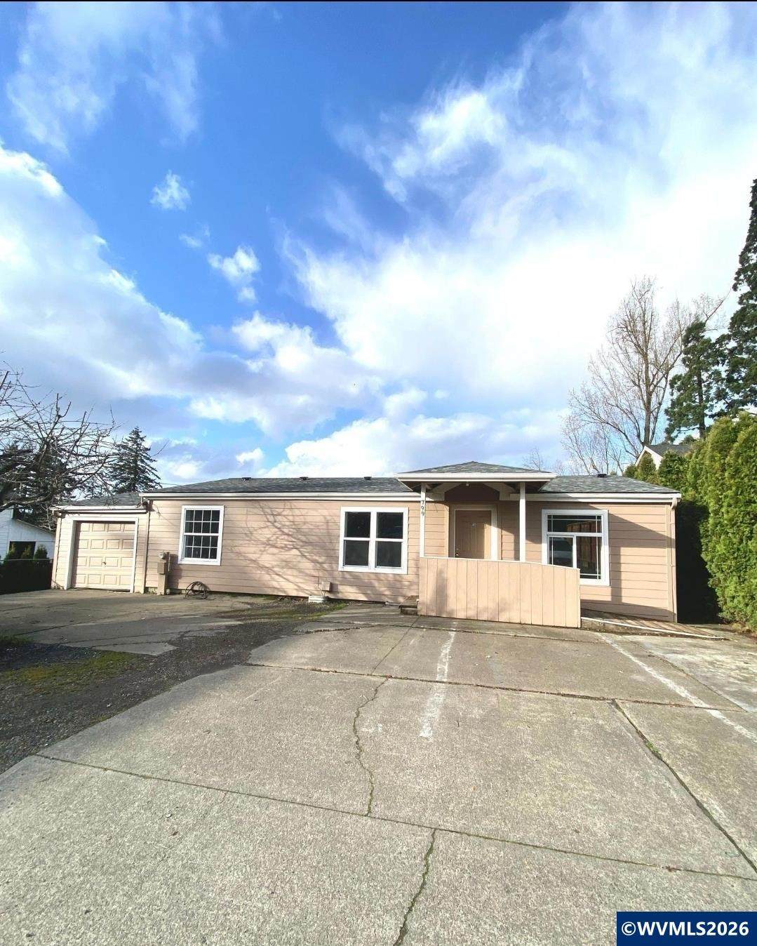 799 Hardcastle Av - Photo 1