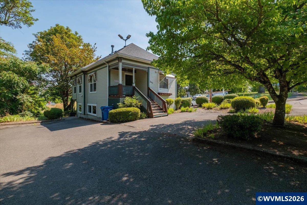 245 Oak - Photo 1