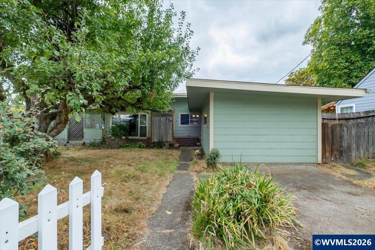 236 17th St - Photo 1