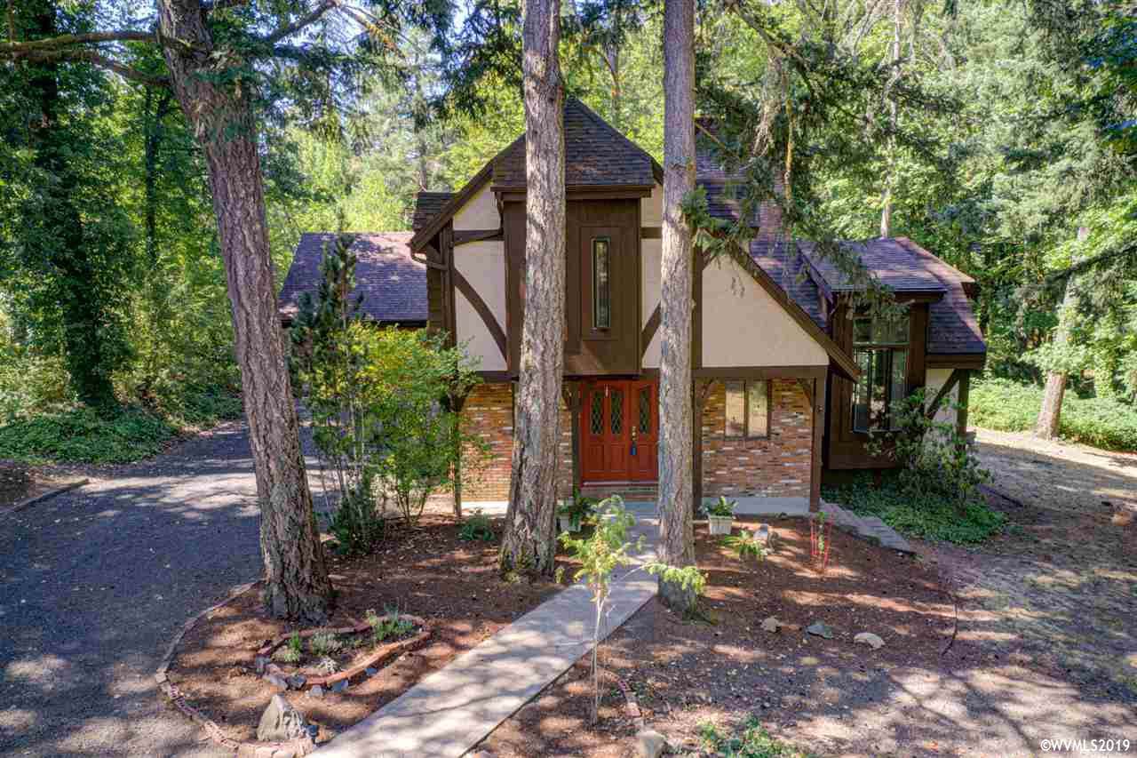 2605 Valley View Dr - Photo 1