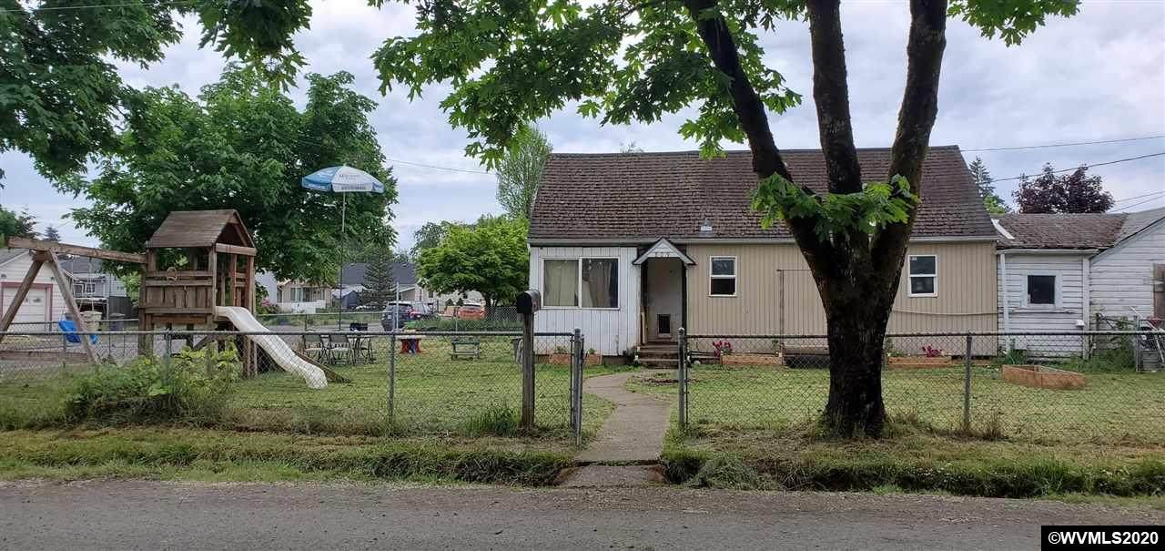 809 Ash St - Photo 1
