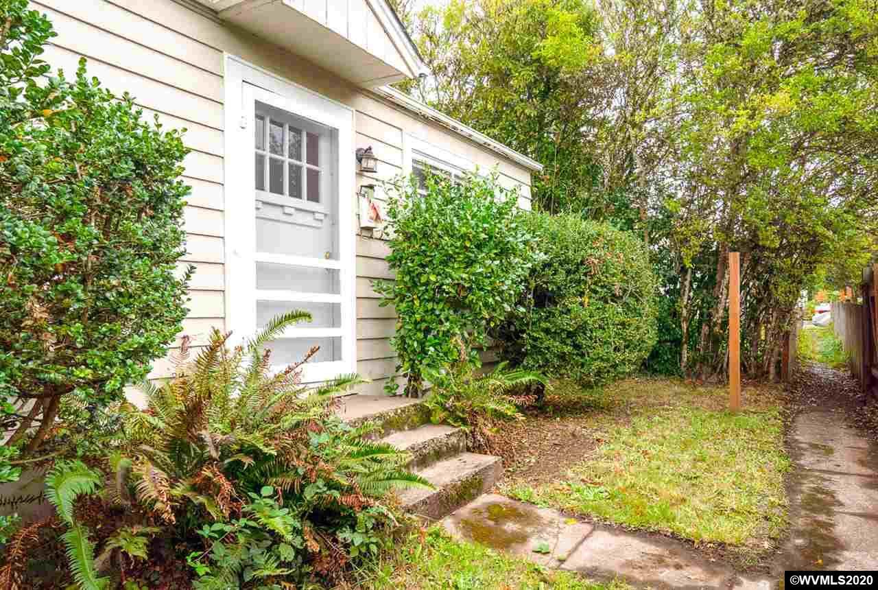 536 30th St - Photo 1