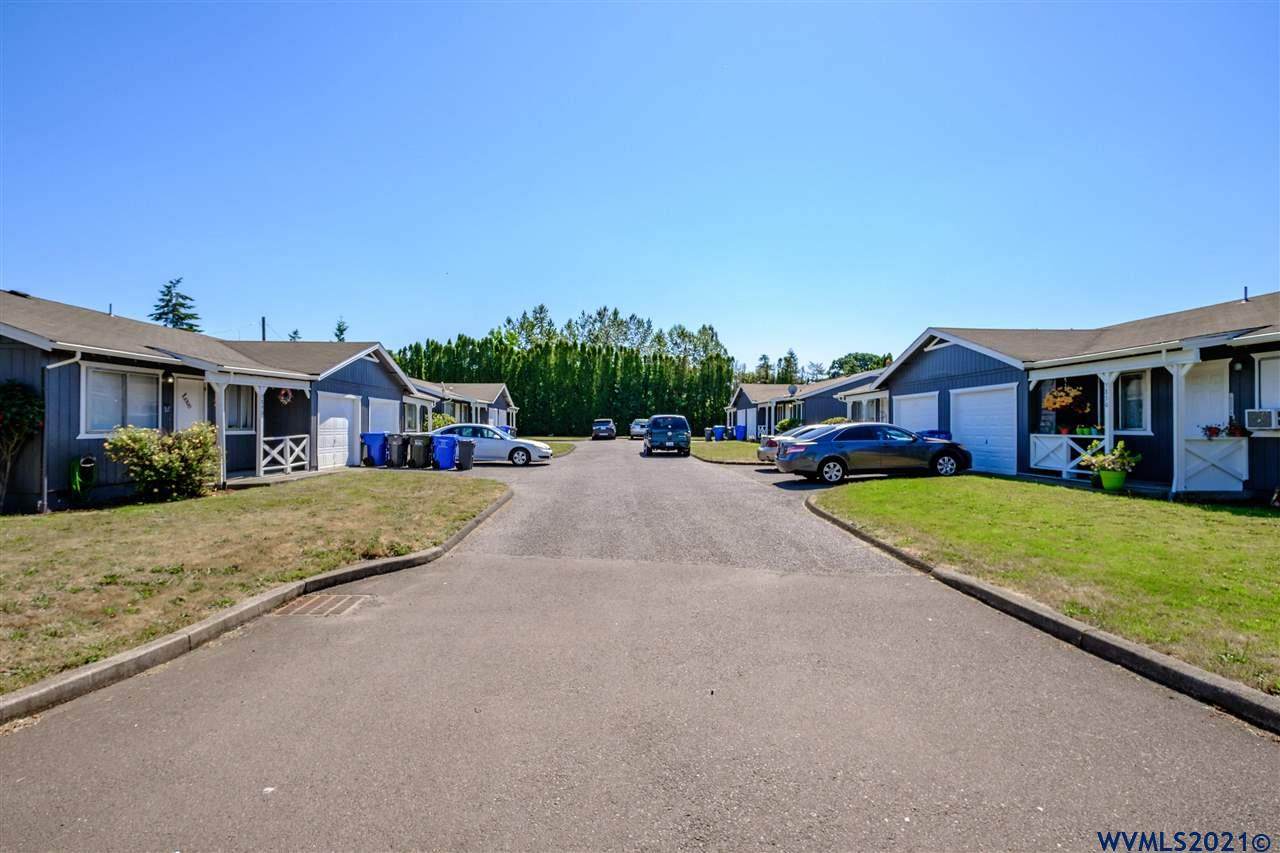 3830(-3858) Hawthorne - Photo 1
