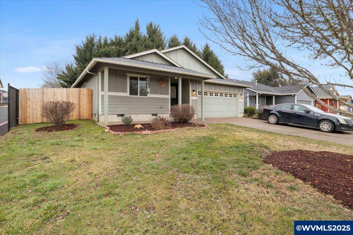 462 Pine Pl - Photo 1