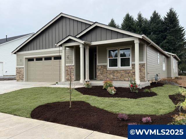 215 Broadway St - Photo 1