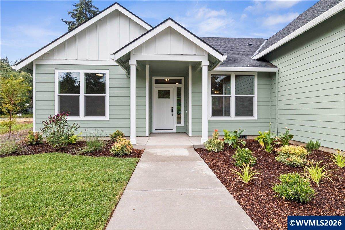 2426 Oak St - Photo 1