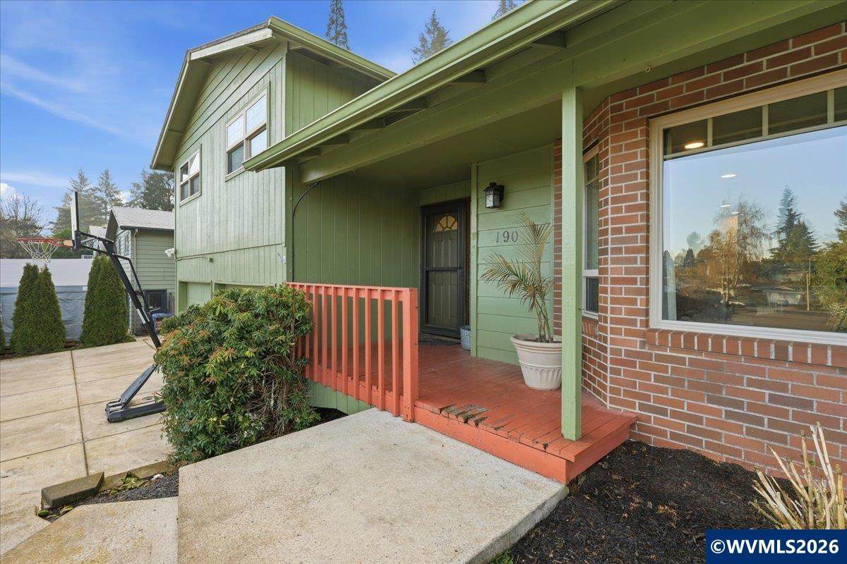 190 Kashmir St - Photo 1