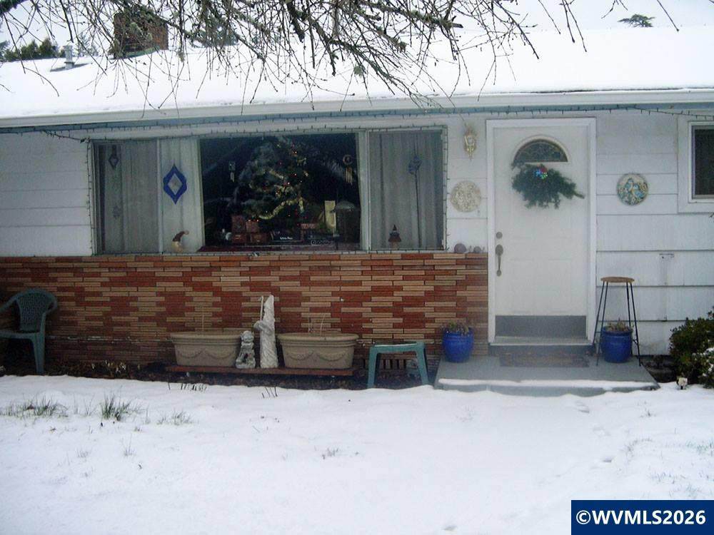 854 Swift Av - Photo 1