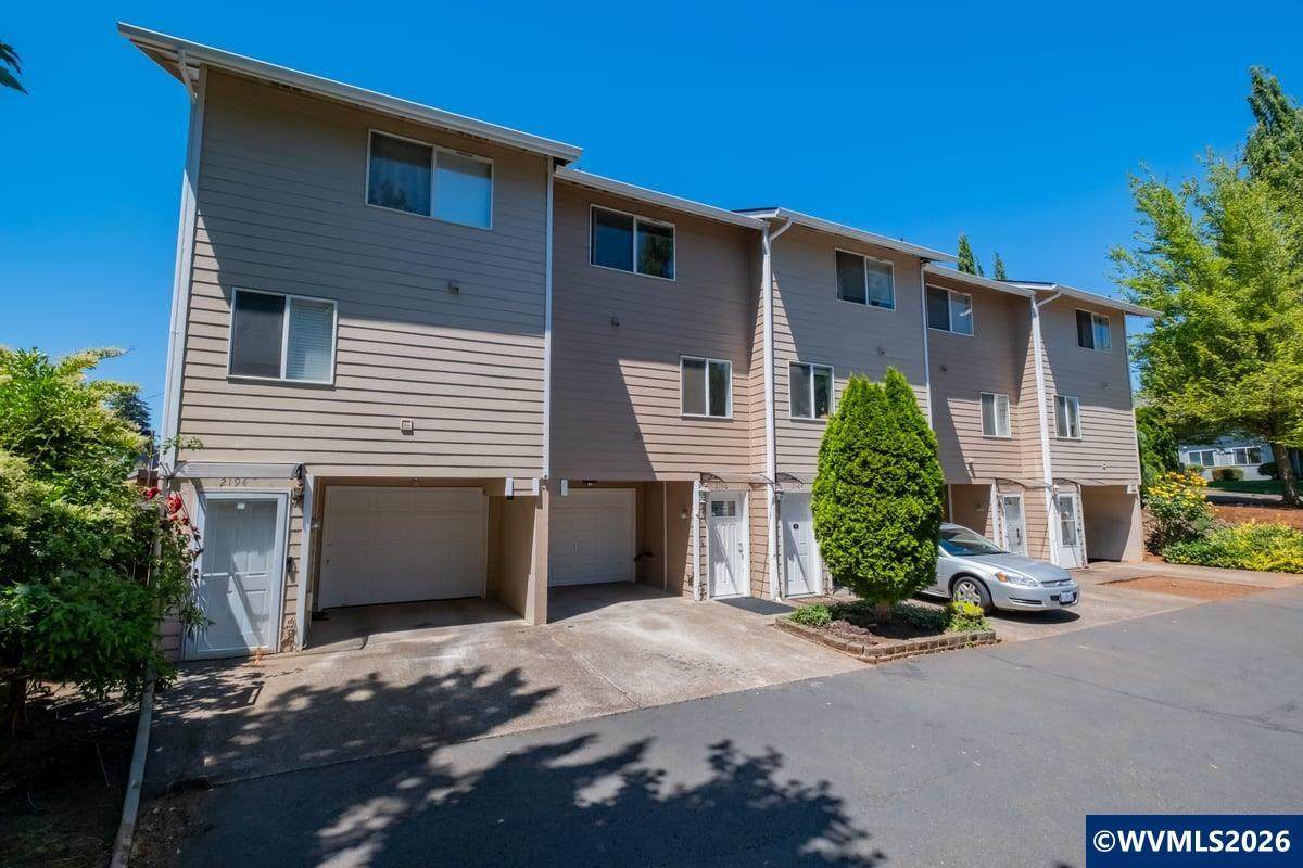 2190 Maplewood Dr - Photo 1