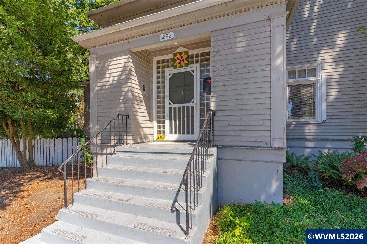 292 17th St - Photo 1