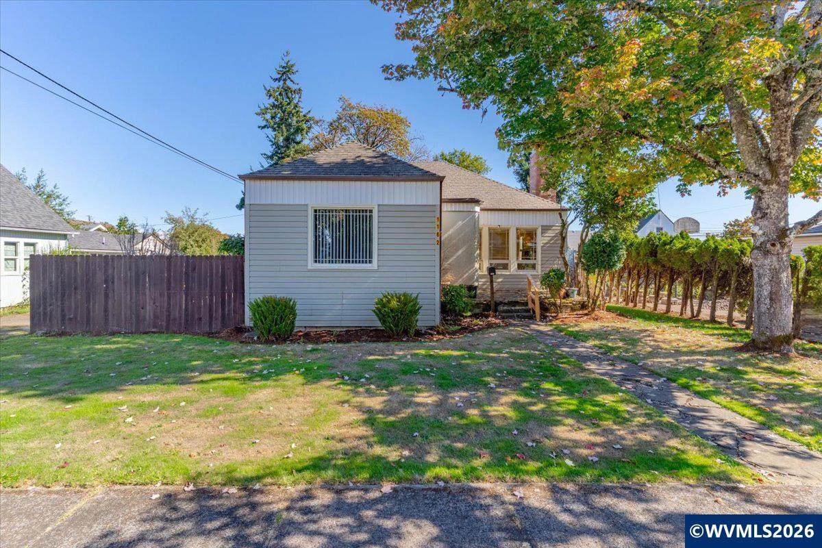 1162 Lyle St - Photo 1
