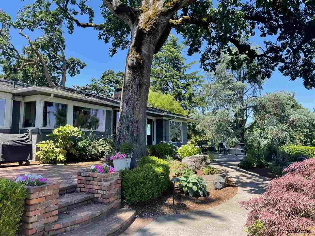 2715 Doughton St - Photo 1