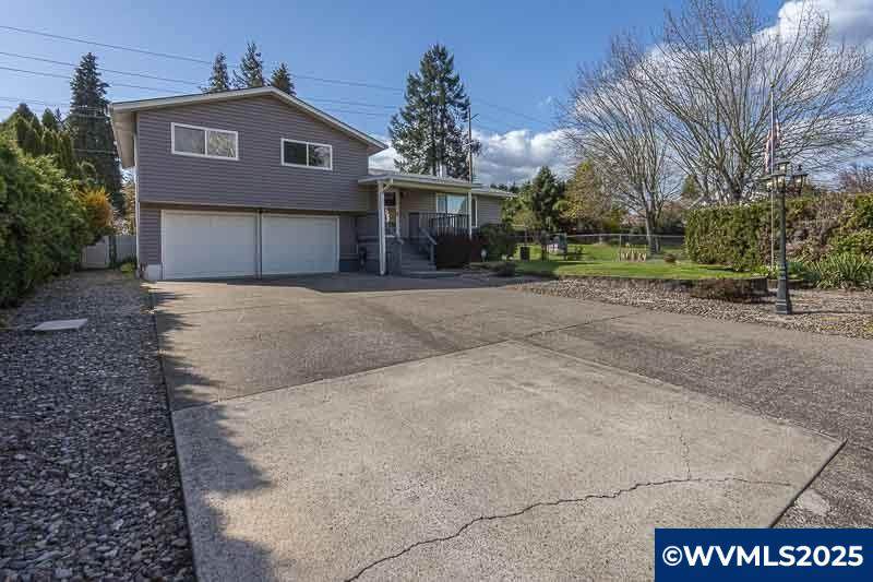 1216 Montgomery Pl - Photo 1