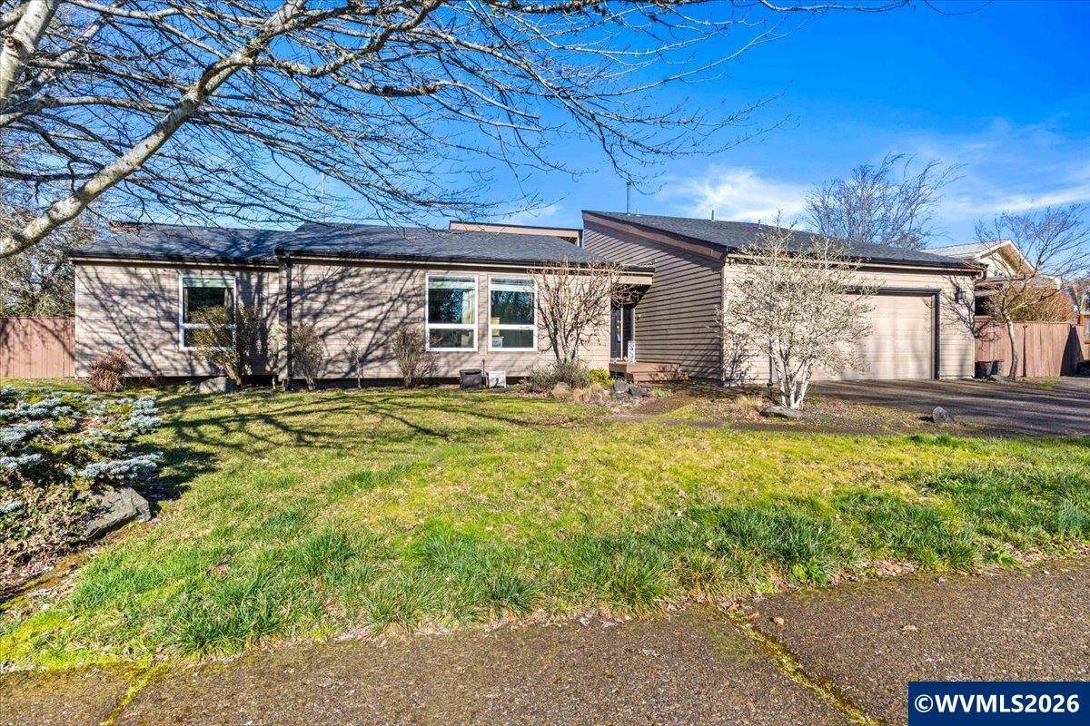 1135 Lakewood Dr - Photo 1