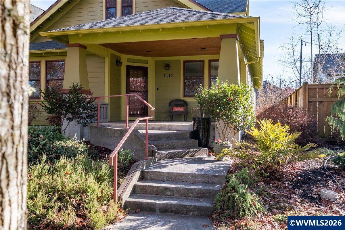 1115 Gwinn St - Photo 1