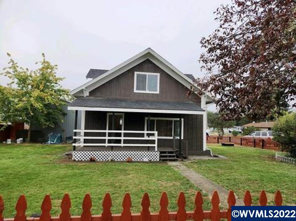 1031 Oak St - Photo 1