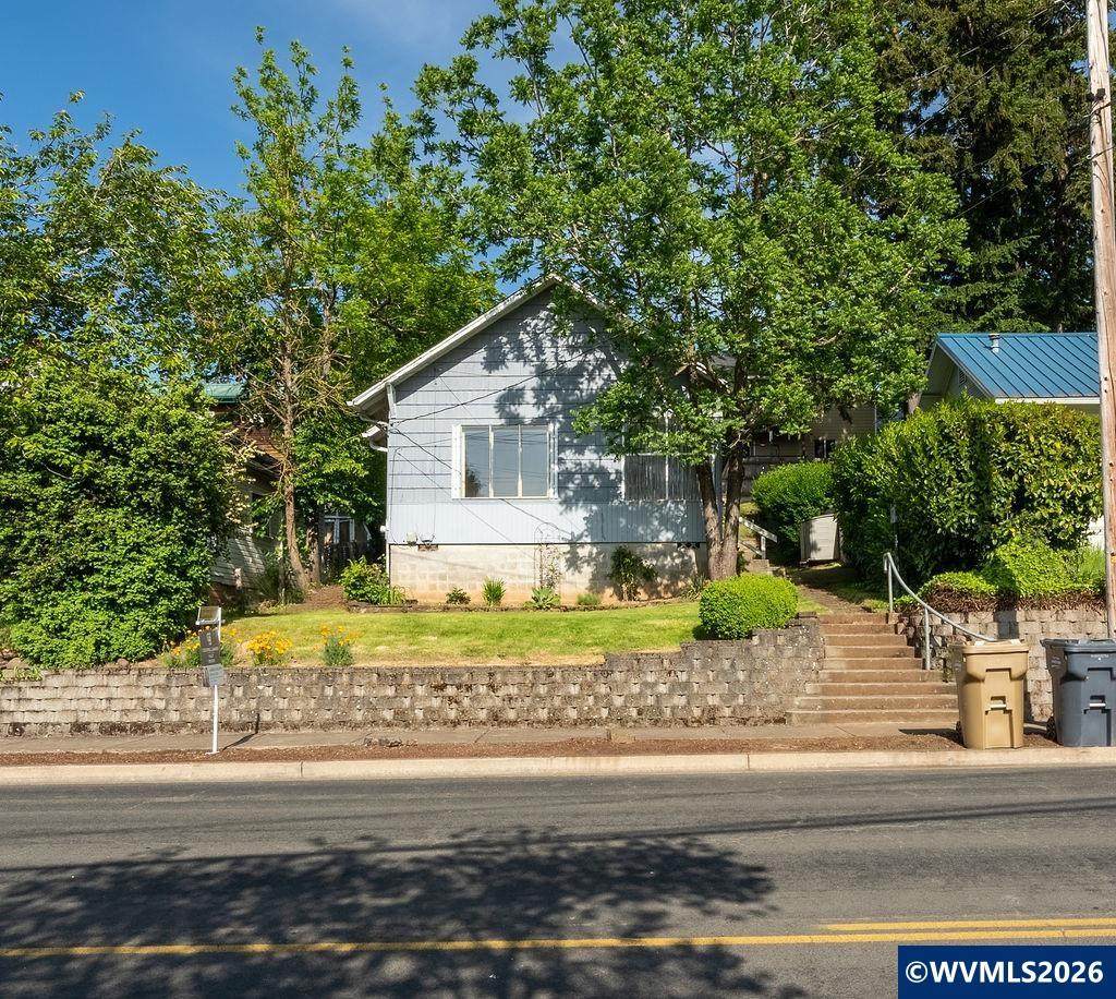 https://bt-photos.global.ssl.fastly.net/salem/1280_boomver_3_840026-2.jpg