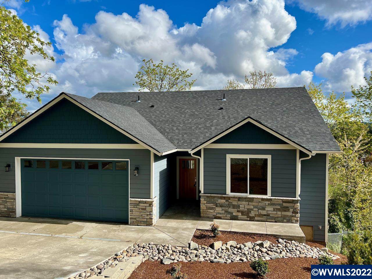 1280 Westwood Dr - Photo 1