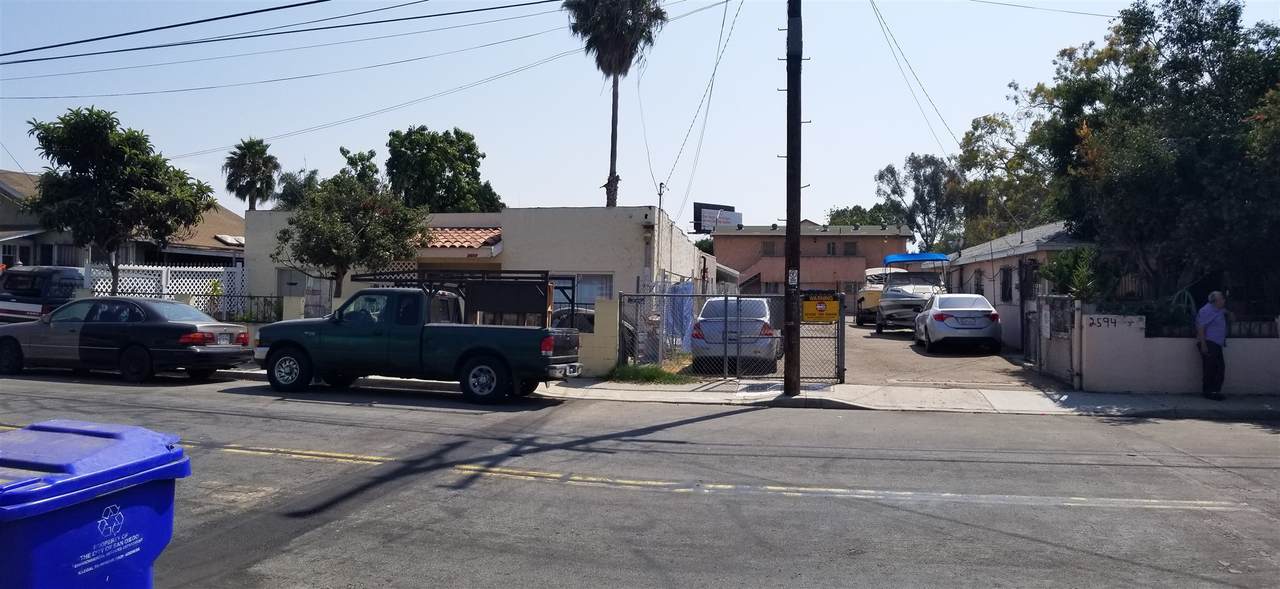 2594 Beyer Blvd - Photo 1