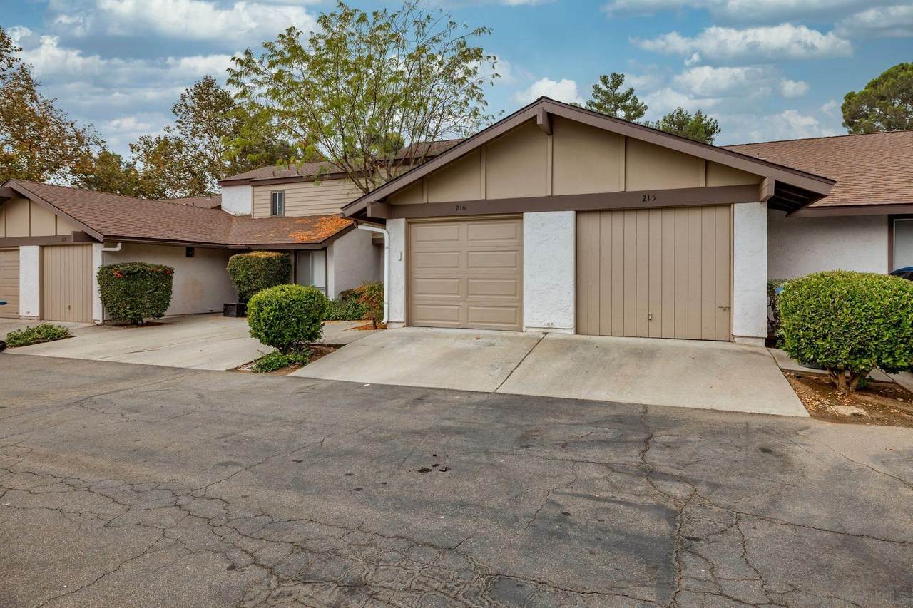 216 Eveningside Gln - Photo 1