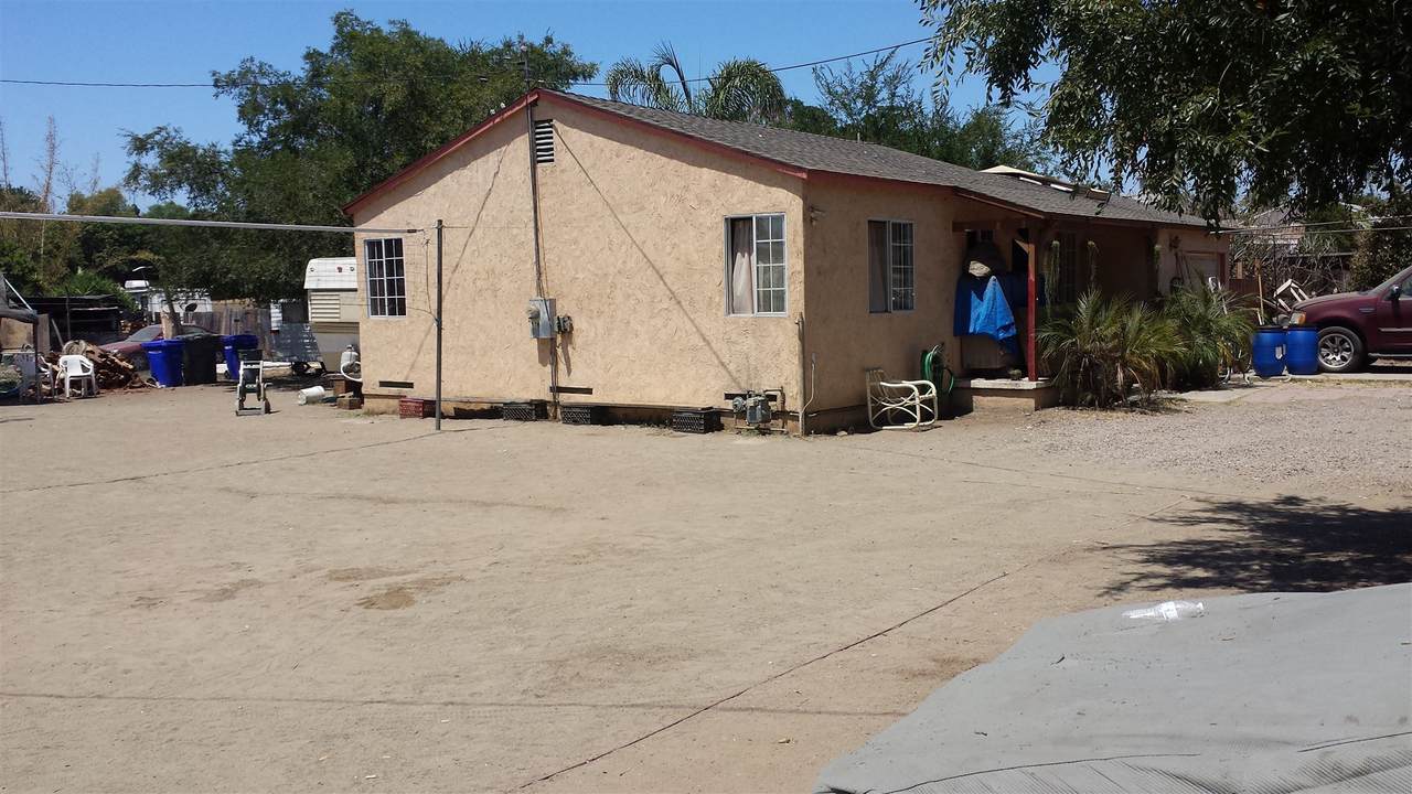 116 East - Photo 1
