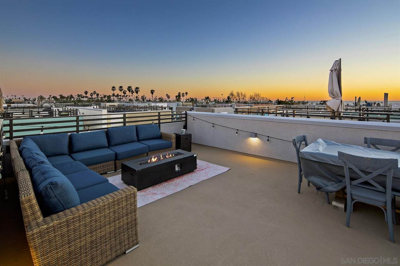 1558 Vista Del Mar Way - Photo 1