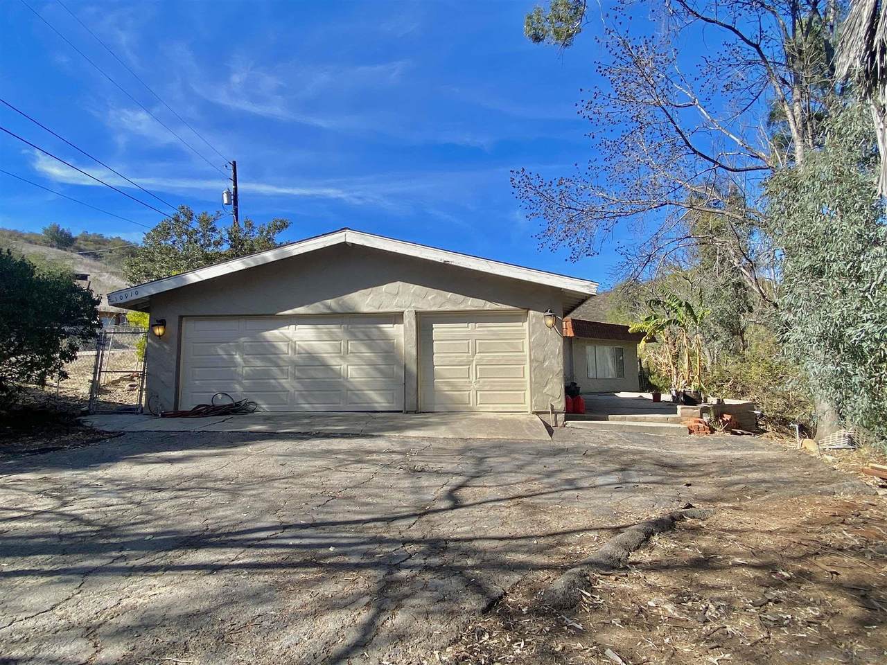 10910 James Hill Dr - Photo 1