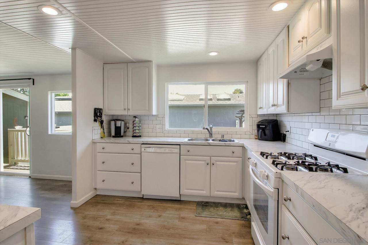 446 Chateau La Salle Dr - Photo 1