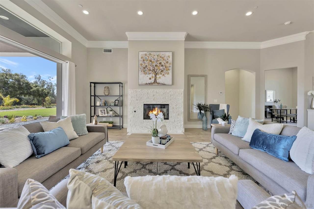 1073 Jimlojan Rd - Photo 1