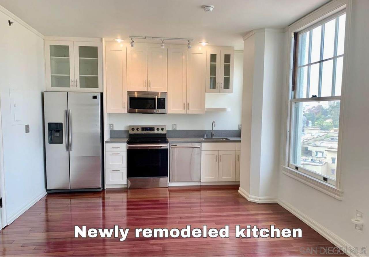 702 Ash St - Photo 1