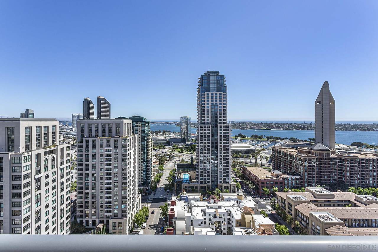 700 Front - Photo 1