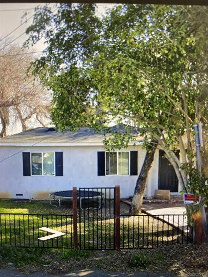 1004 N Ash Street - Photo 1