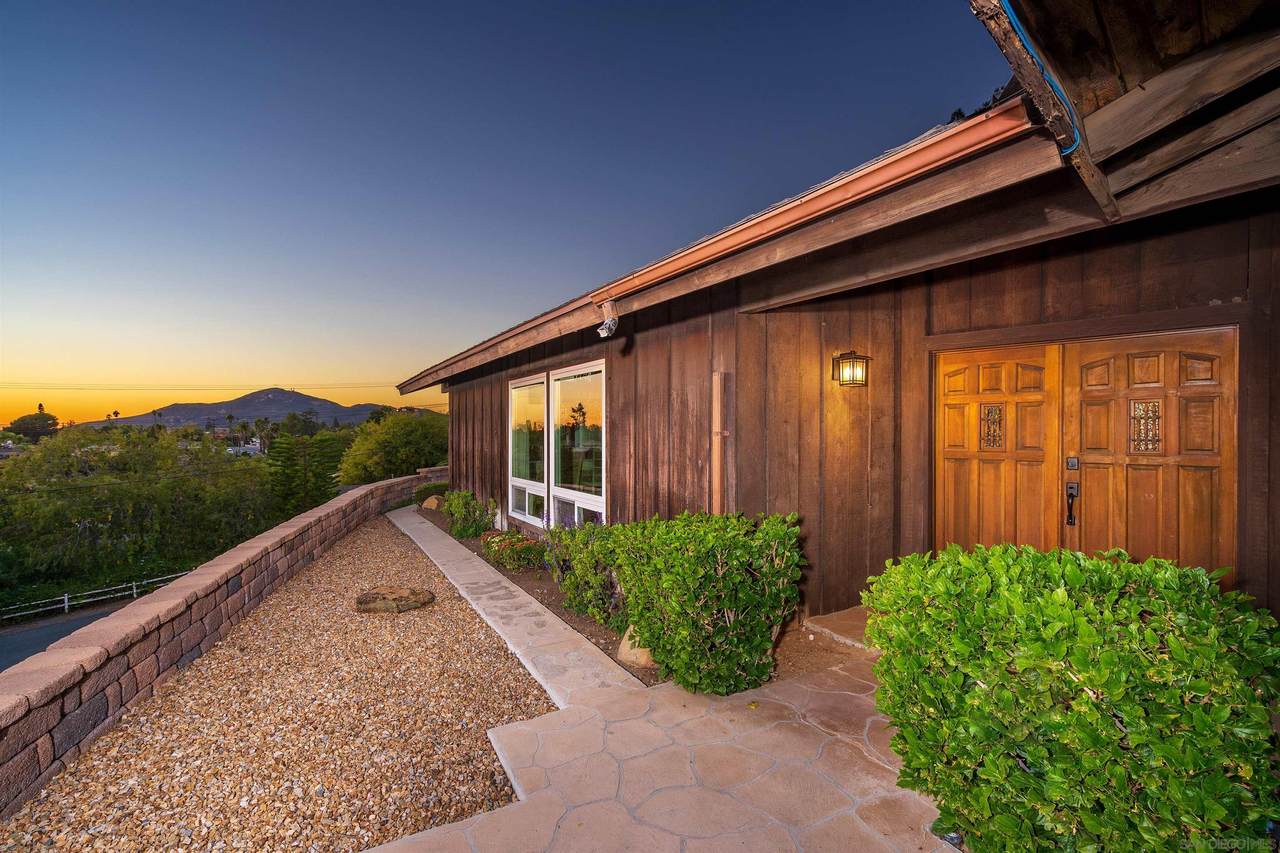 725 Sharon Way - Photo 1