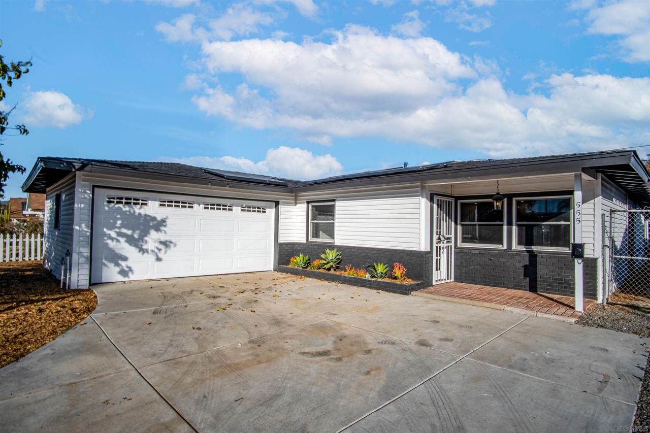 555 La Rue Way - Photo 1