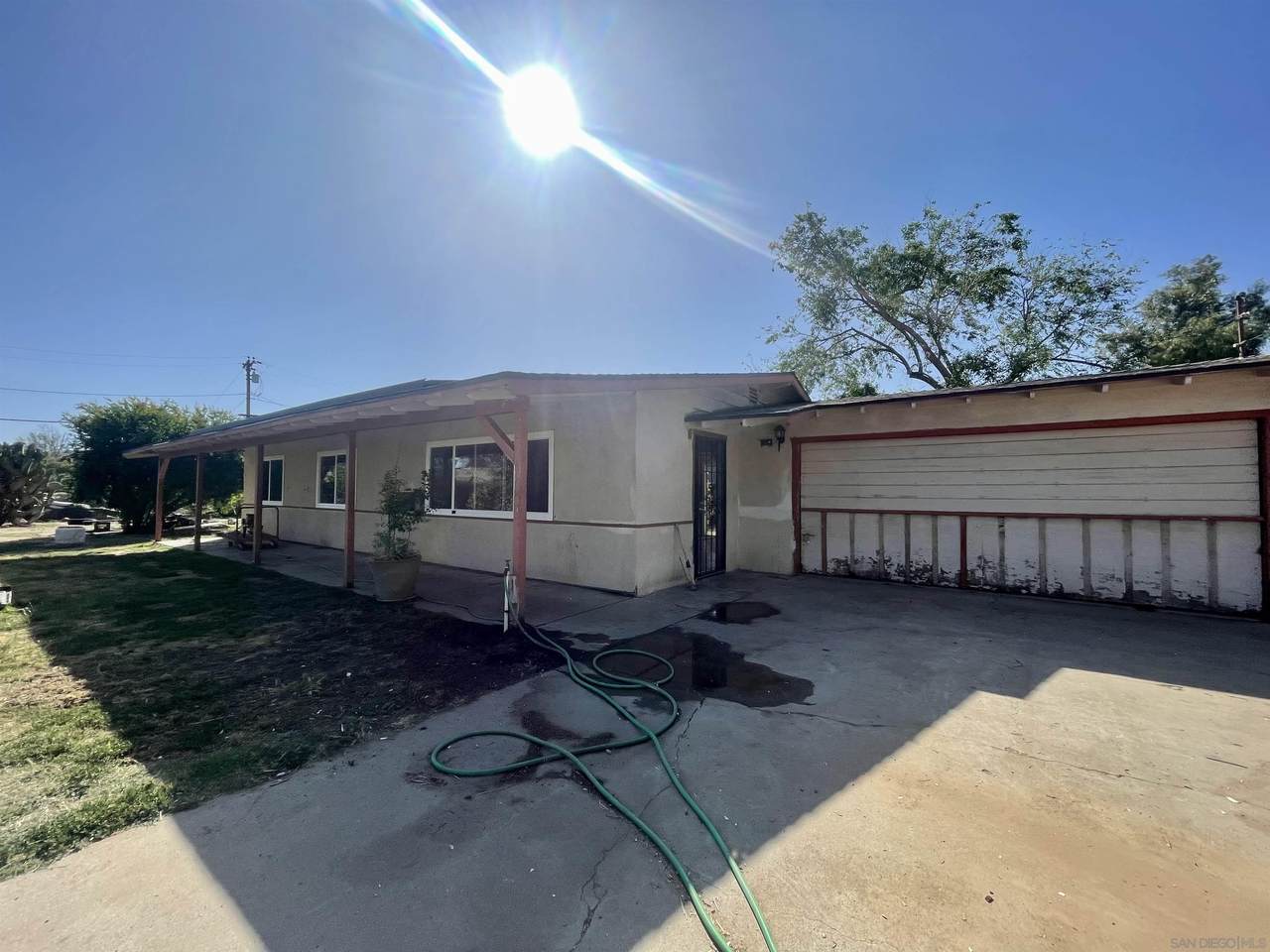2457 Raymond - Photo 1