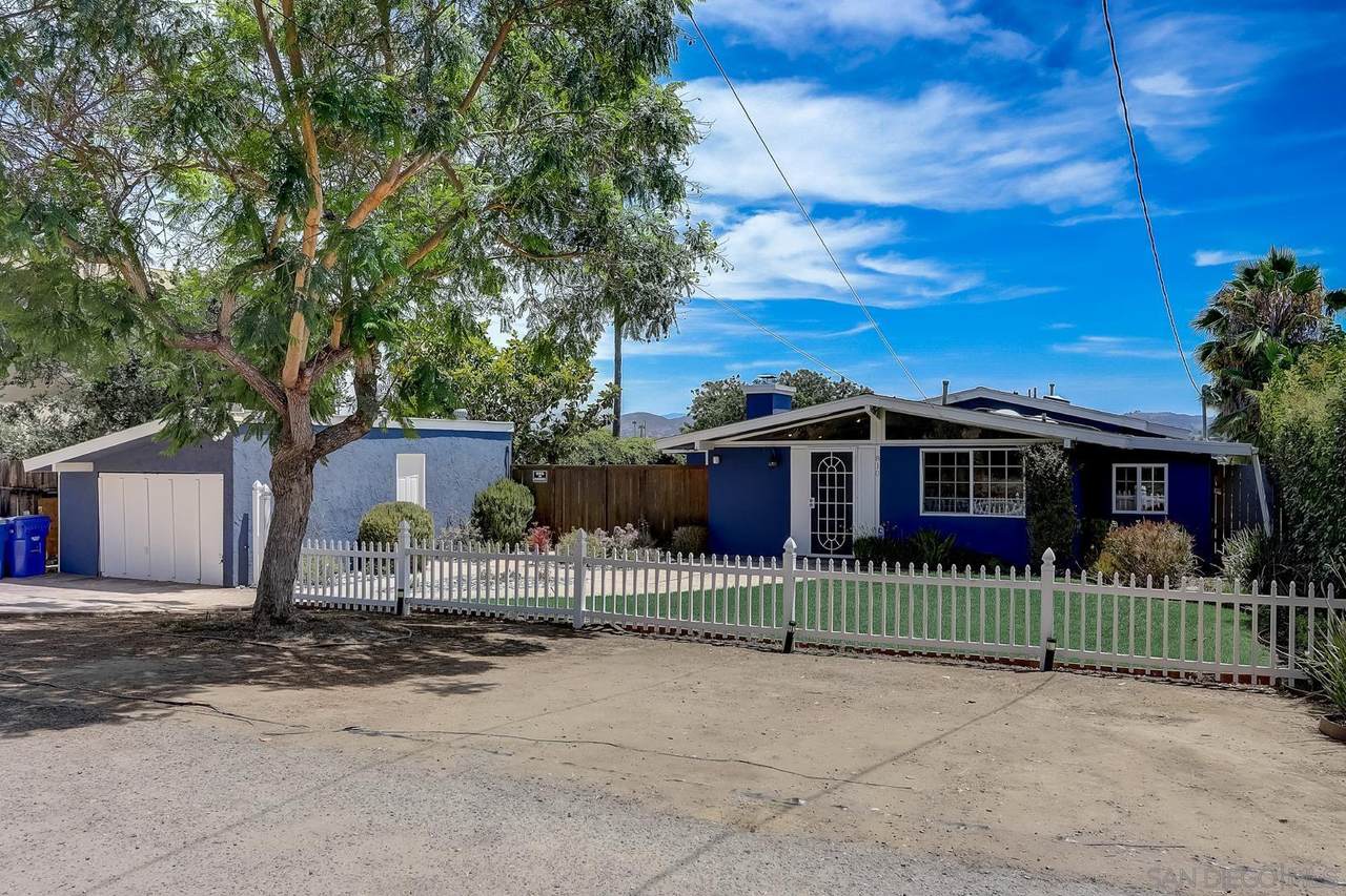 810 Anns Way - Photo 1