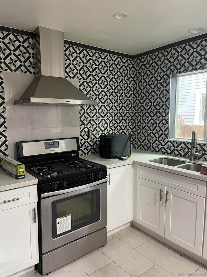 4211 Poplar - Photo 1