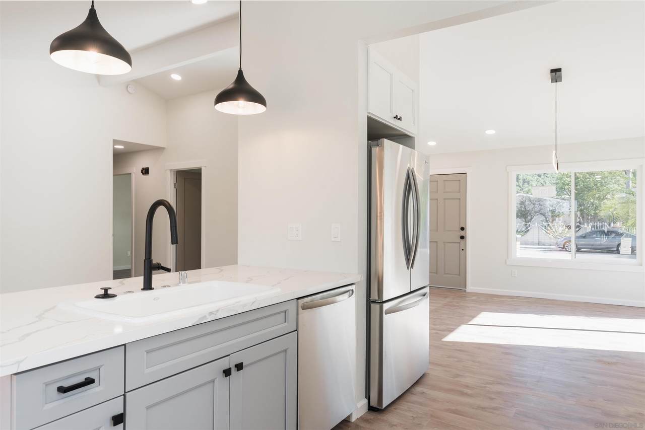211 James St - Photo 1