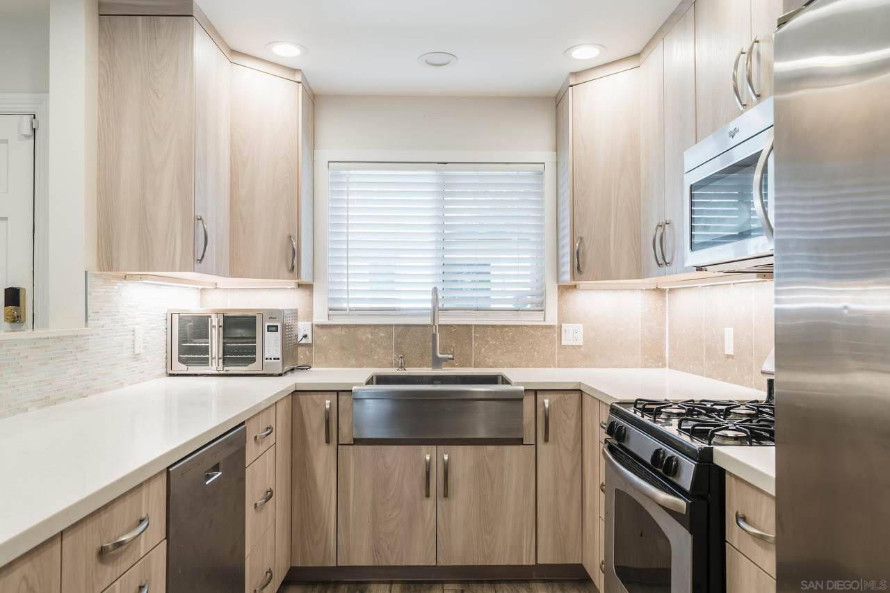 812 E Washington Ave - Photo 1