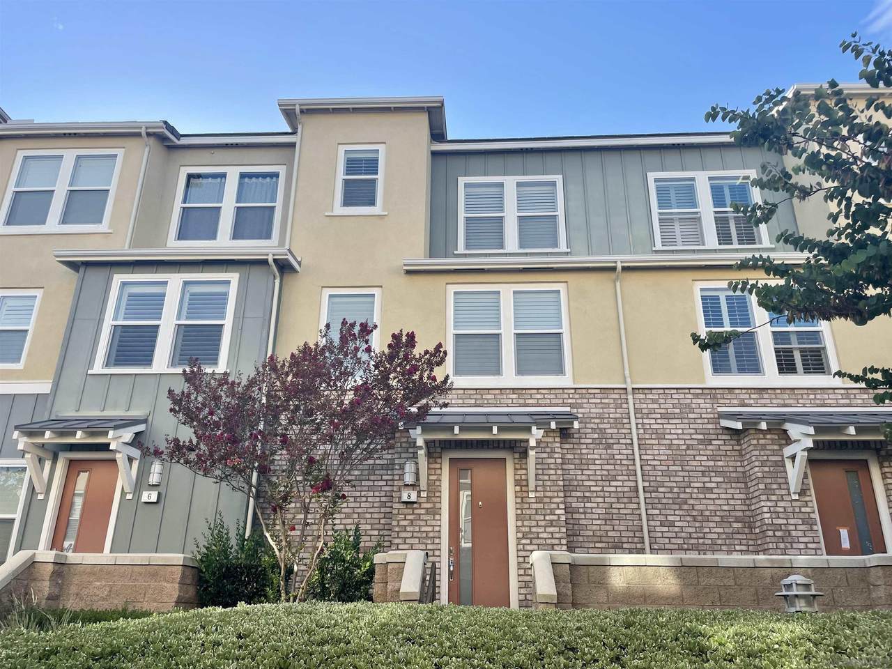 8 Empire Dr - Photo 1