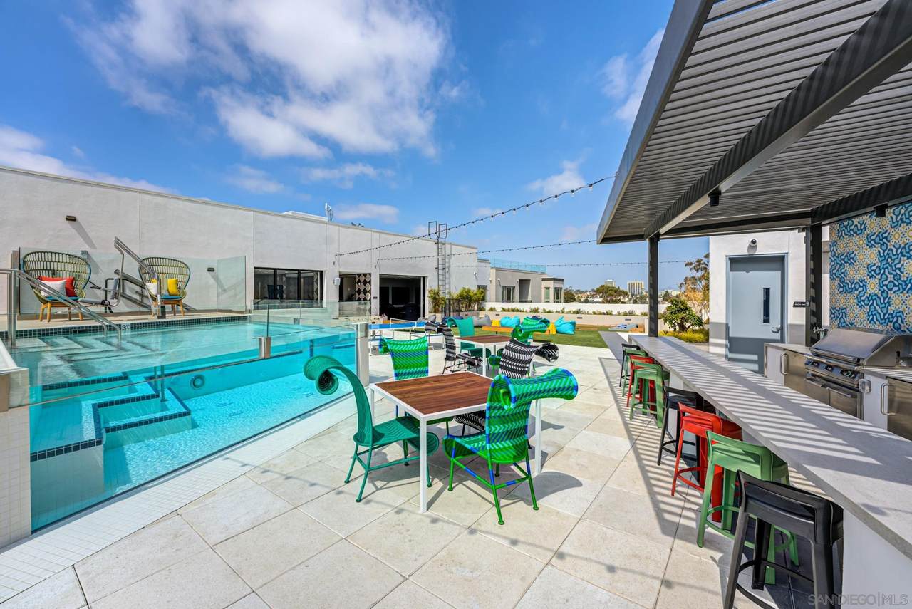 635 Robinson - Photo 1