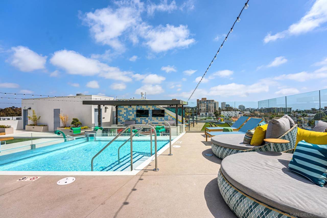 635 Robinson - Photo 1