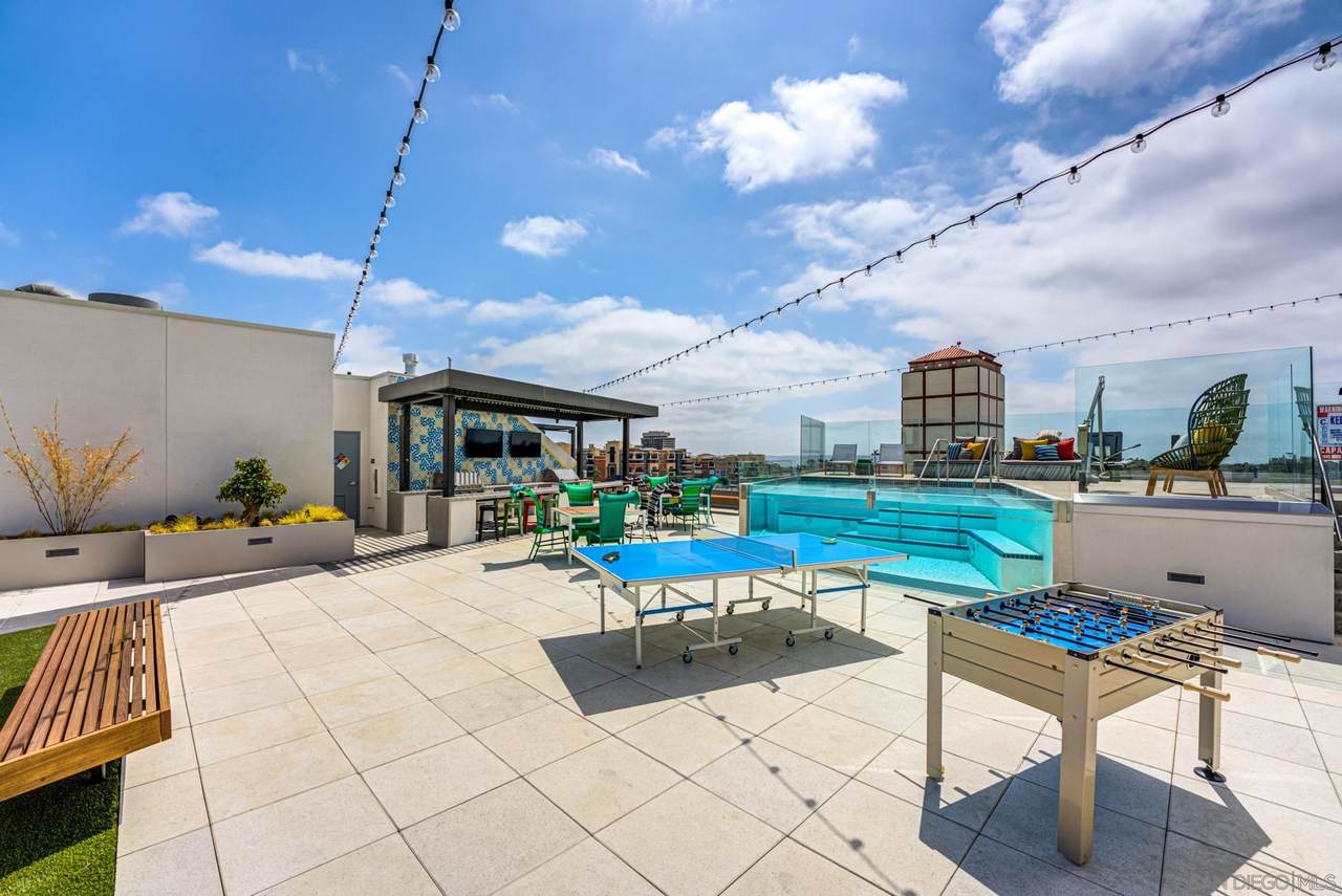 635 Robinson - Photo 1