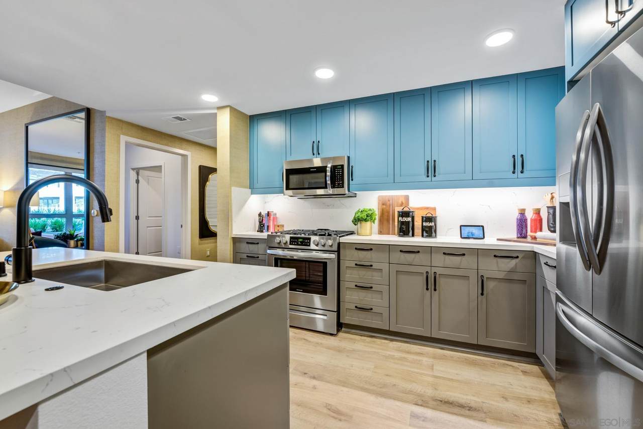 635 Robinson - Photo 1